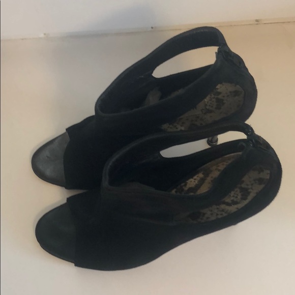 Manolo Blahnik Open Toe Suede Bootie. Sz 39. - Picture 4 of 6